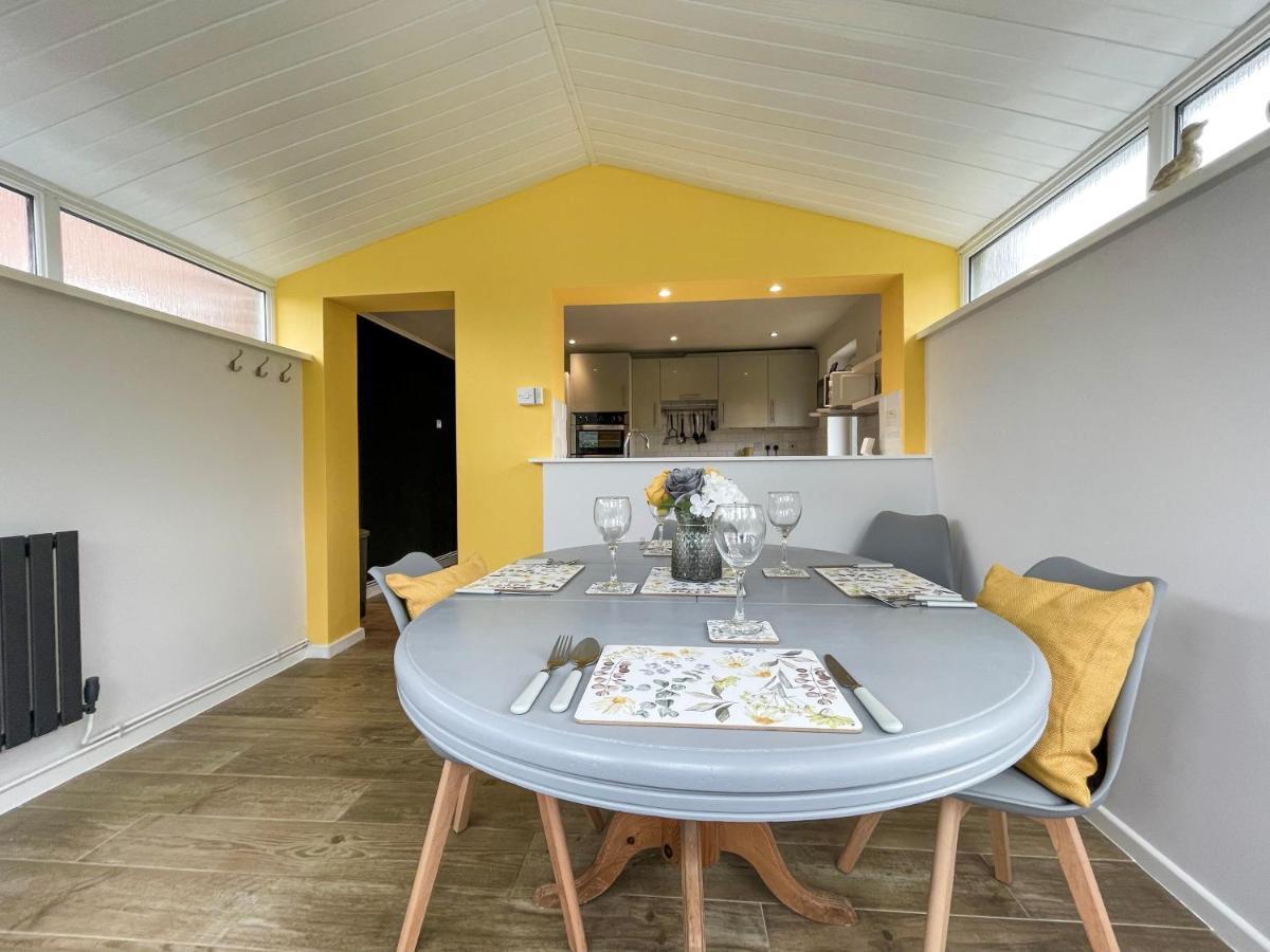 Well Situated, Cosy 2 Bed House Villa West Kirby Exterior photo